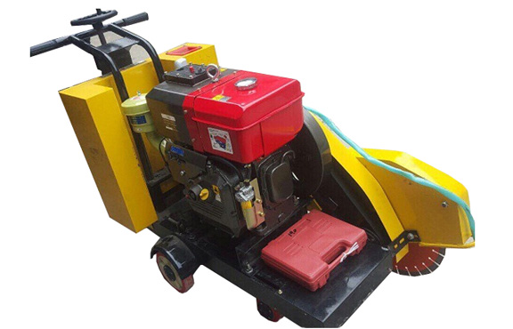 Hình ảnh máy cắt đường bê tông chạy đầu nổ D15