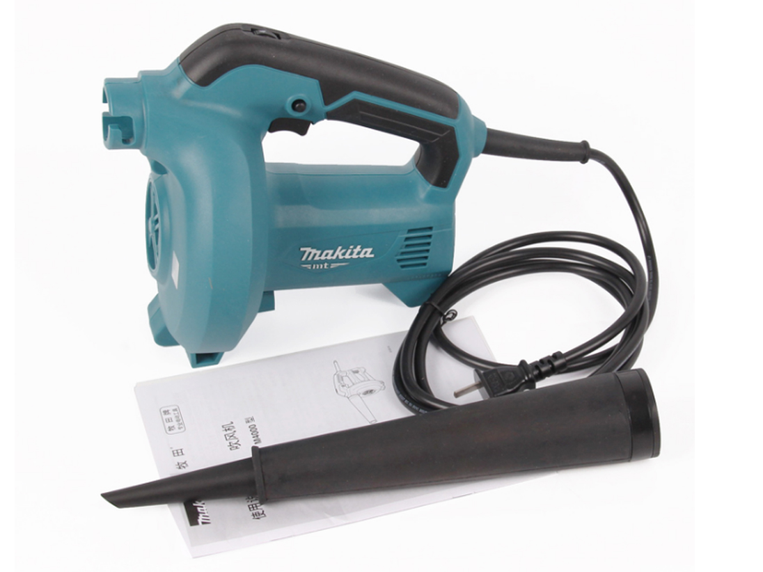 Máy thổi bụi M4000B của Makita được trang bị 2 ống thổi dài