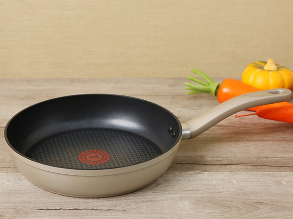 Thiết kế của chảo chiên chống dính đáy từ Tefal Sensations H9100514 26cm