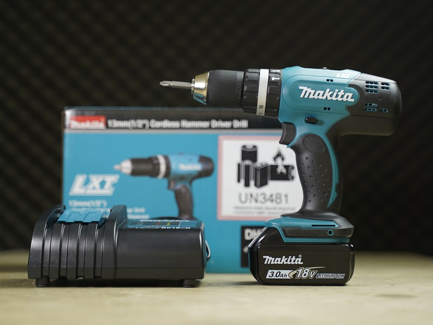 Makita DHP453SFX8 thiết kế cầm tay chắc chắn