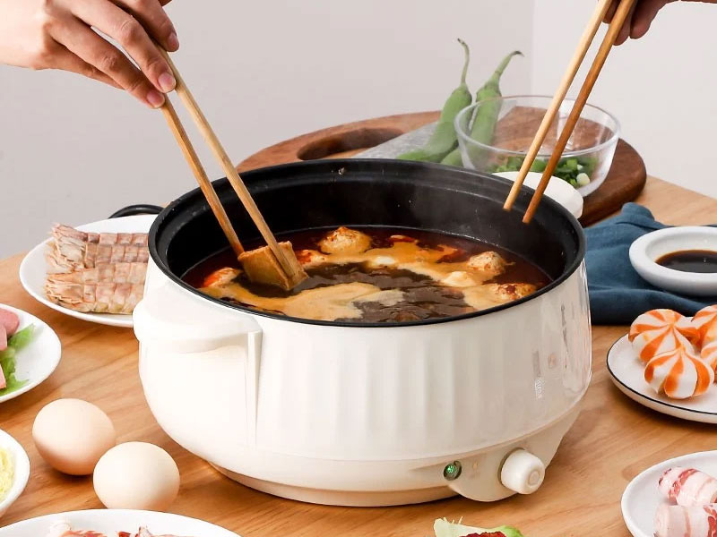 Nồi lẩu điện đa năng Mishio MK275 được trang bị công suất hoạt động mạnh mẽ lên tới 1.000W
