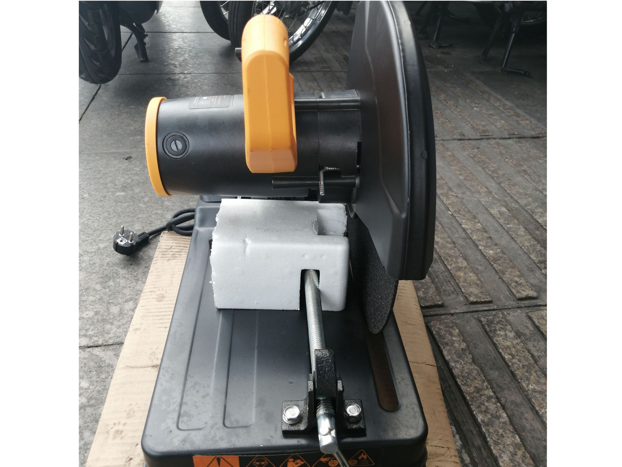 Daken D-2400