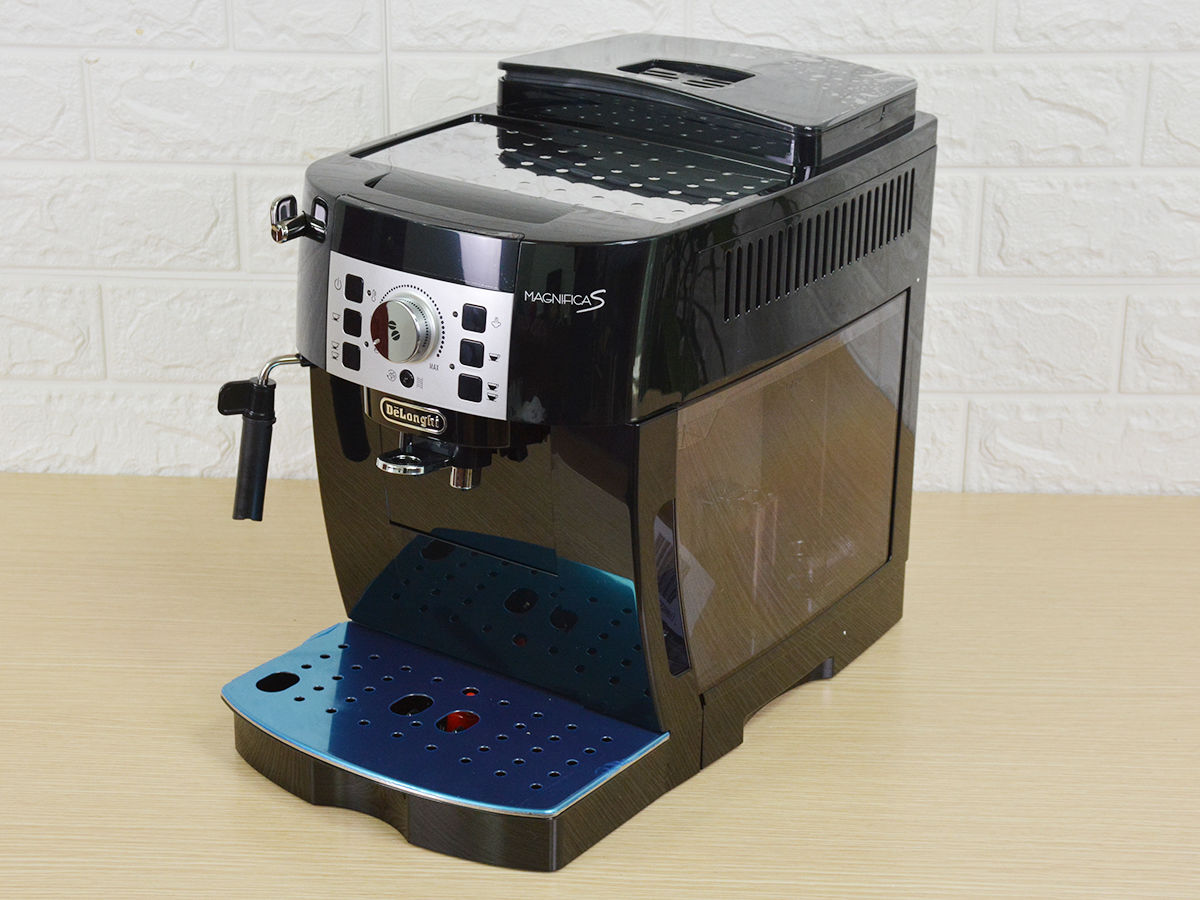 Máy pha cà phê DeLonghi ECAM 22.110B có công suất 1.250W