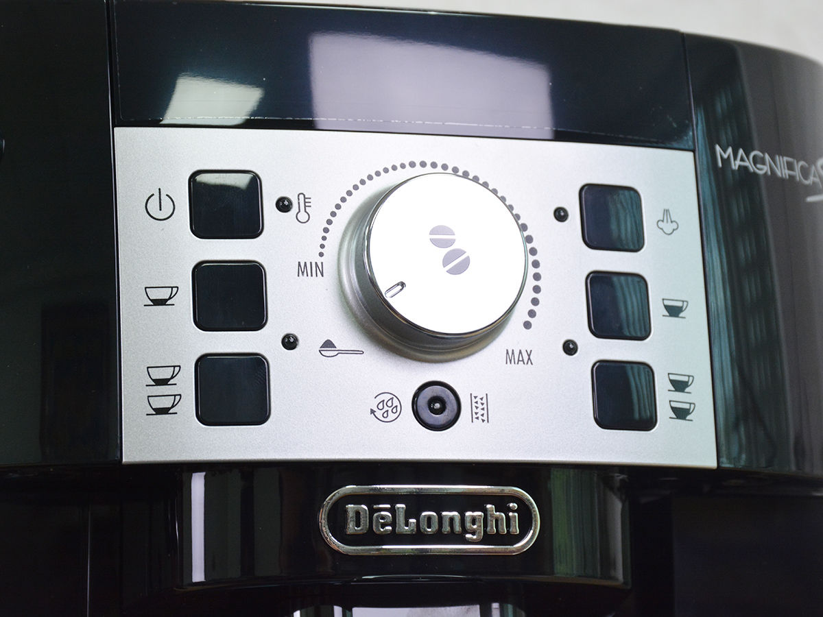 Máy pha cà phê Espresso Delonghi ECAM 22.110B có núm tròn chọn độ đậm nhạt của cà phê