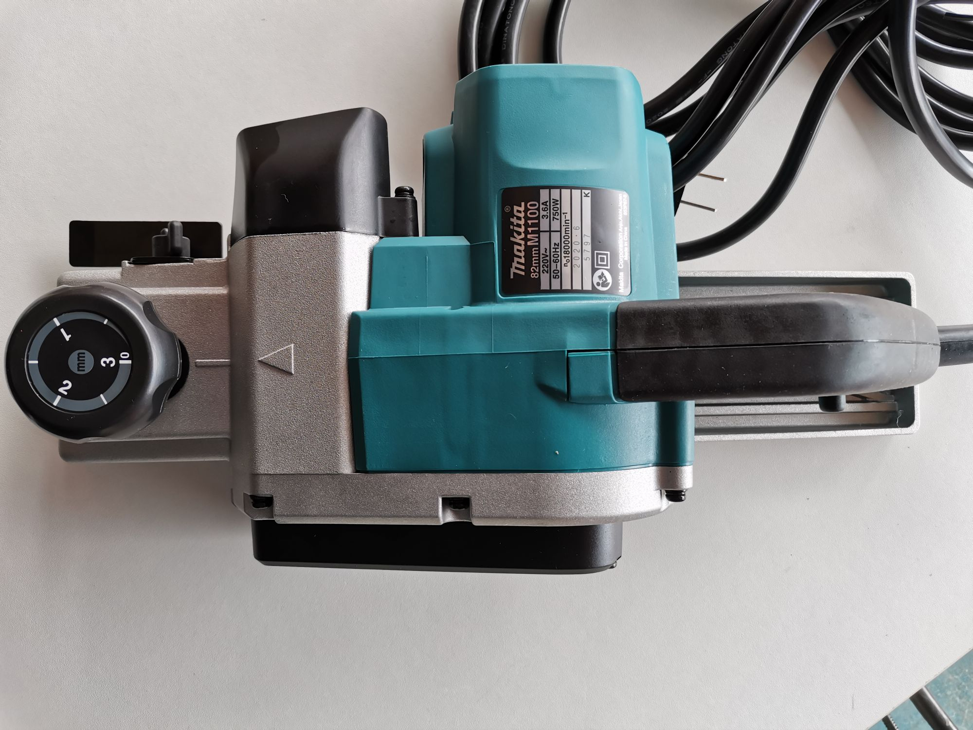 Makita M1100B