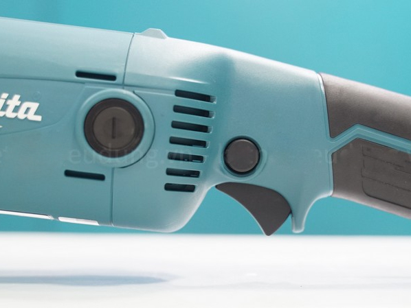 Makita M9002B 