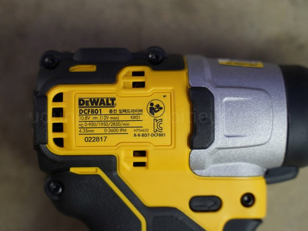 Máy vặn vít dùng pin Dewalt 