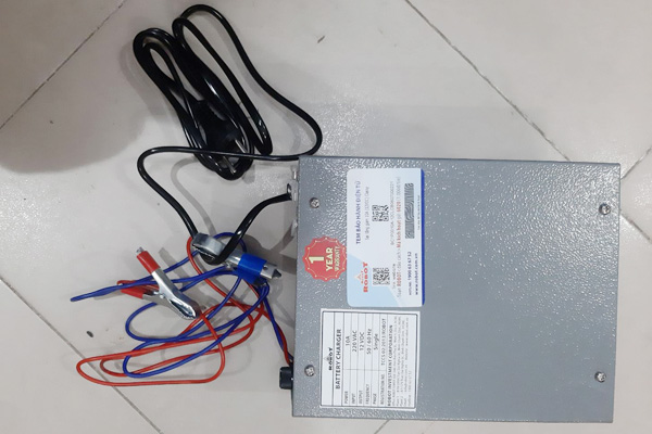 Máy sạc ắc quy Robot
