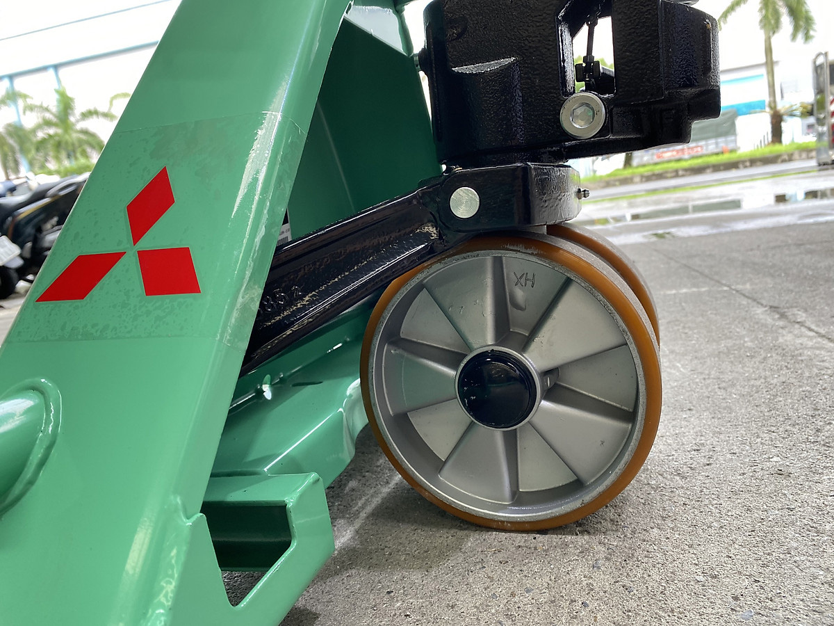 Bánh xe giúp di chuyển linh hoạt
