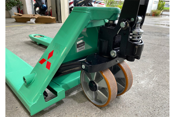 Xe nâng tay Mitsubishi A990070000 (tải nâng 2.500kg - rộng 685mm)