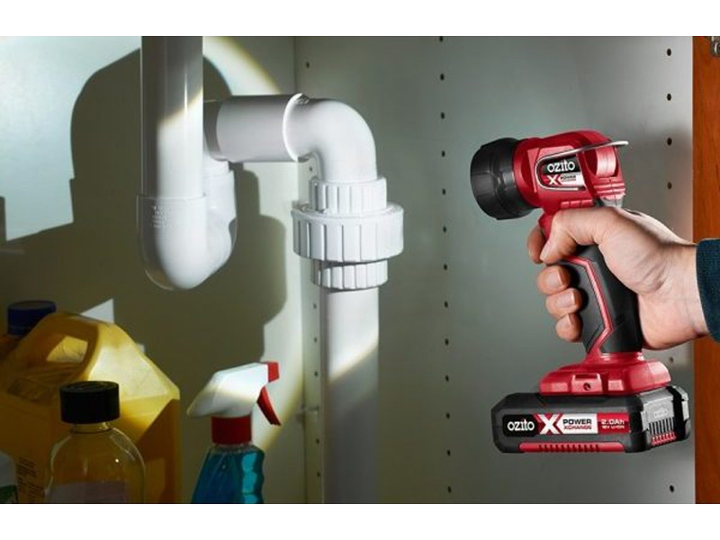 Thân đèn led cầm tay dùng pin 18V Ozito PXTLS-905 (chưa pin, sạc)