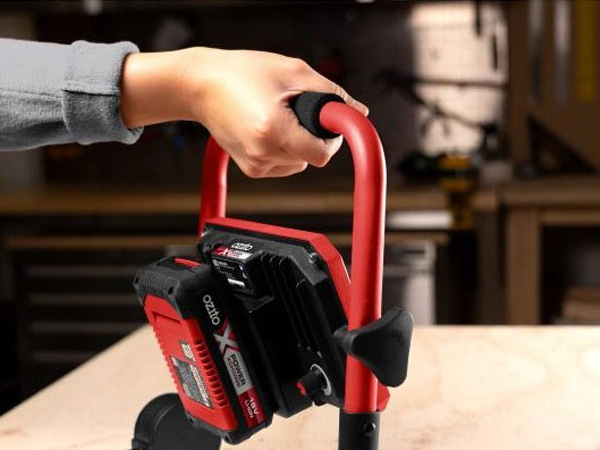 Thân đèn led dùng pin 18V Ozito PXWLS-2000 (chưa pin, sạc)