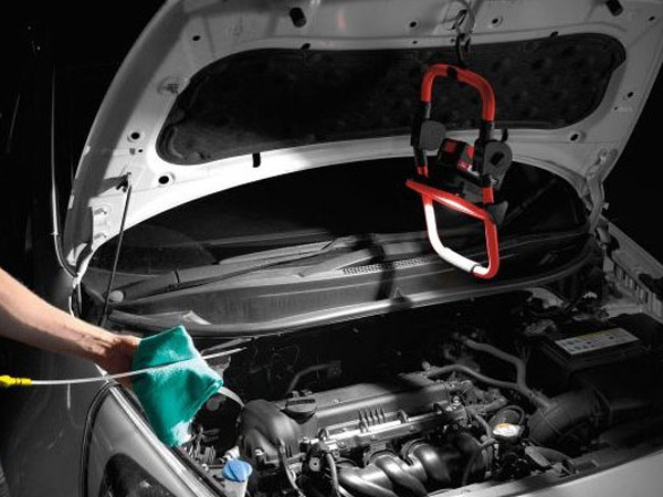 Thân đèn led dùng pin 18V Ozito PXWLS-2000 (chưa pin, sạc)