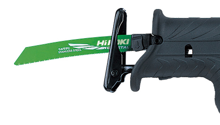 Máy cưa kiếm Hikoki CR13V2 có lưỡi cưa sắc bén.
