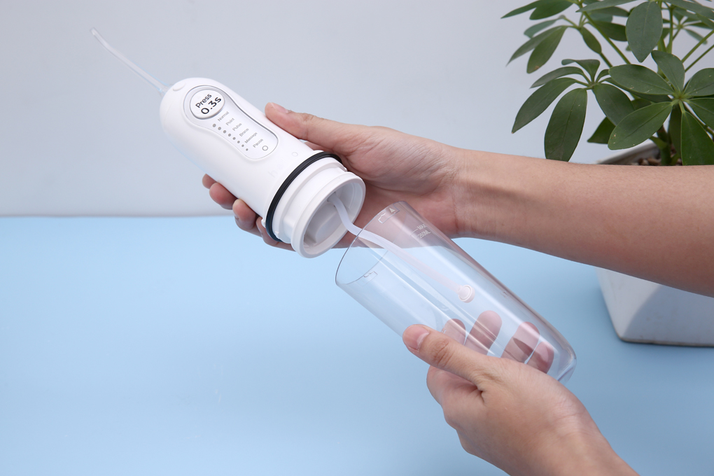 Máy tăm nước không dây