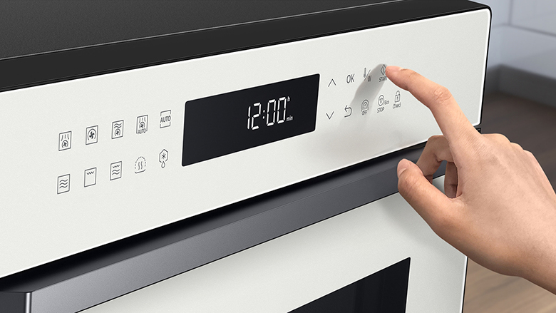 Lò vi sóng Samsung MC35R8088LE/SV được trang bị bảng điều khiển cảm ứng Glass Touch hiện đại 