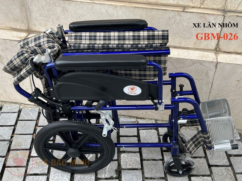Xe lăn gấp gọn