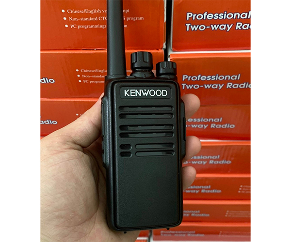 Bộ đàm cầm tay Kenwood TK 3320 cho khả năng nghe gọi từ 35 - 45 tầng