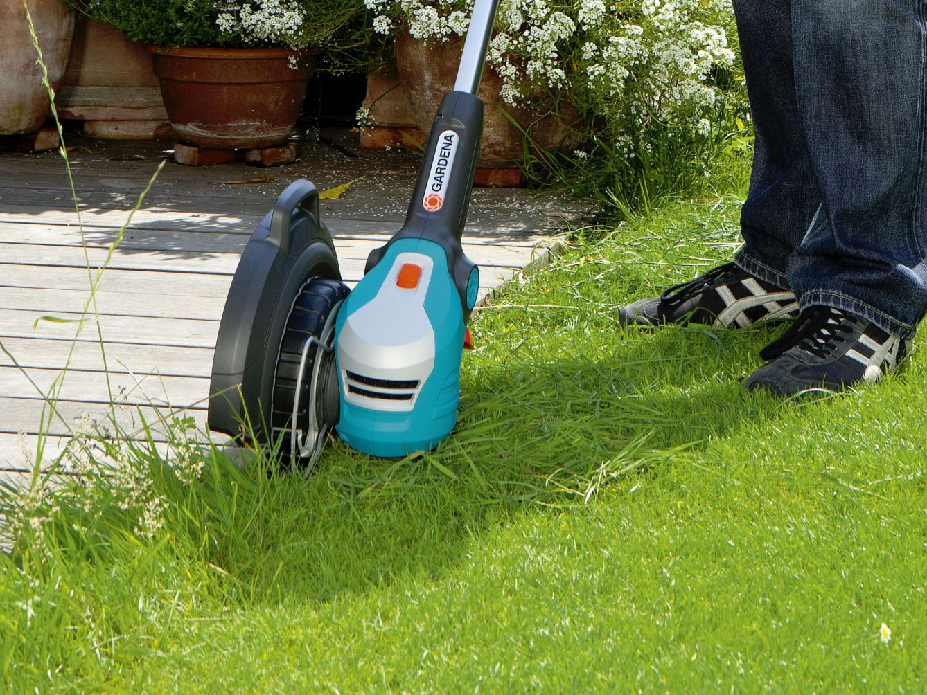 Máy cắt cỏ cầm tay chạy điện Gardena 09811-20