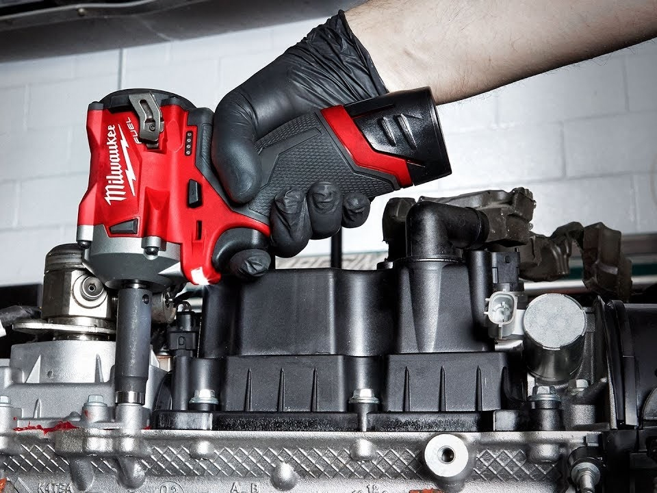 Máy siết bu lông Milwaukee M12 FIWF12-0C