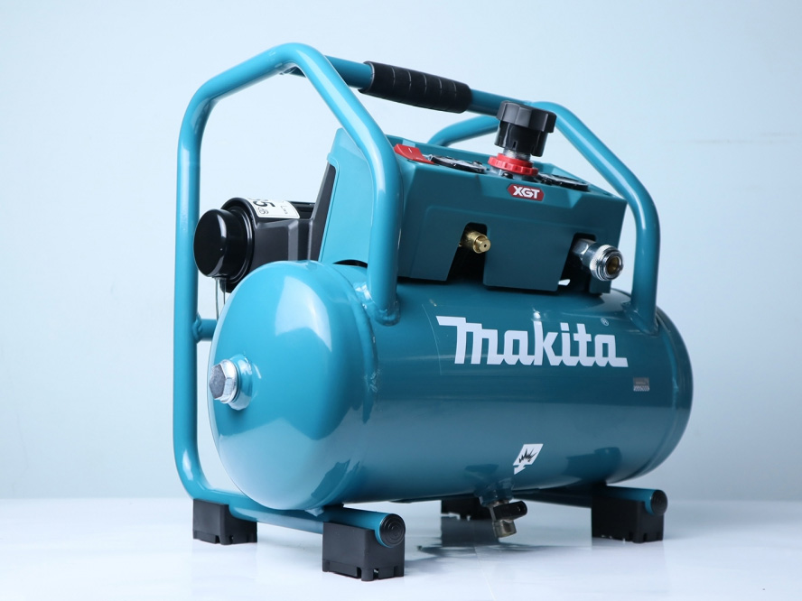 Makita AC001GZ 