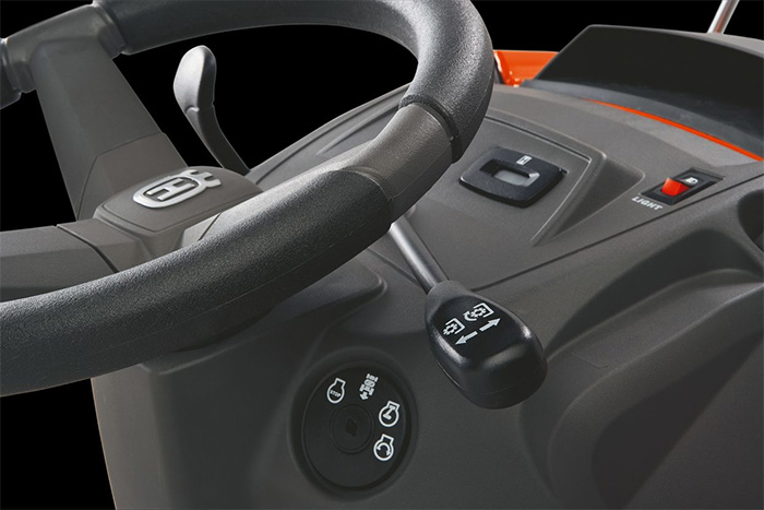 Xe cắt cỏ làm vườn Husqvarna TS 138L
