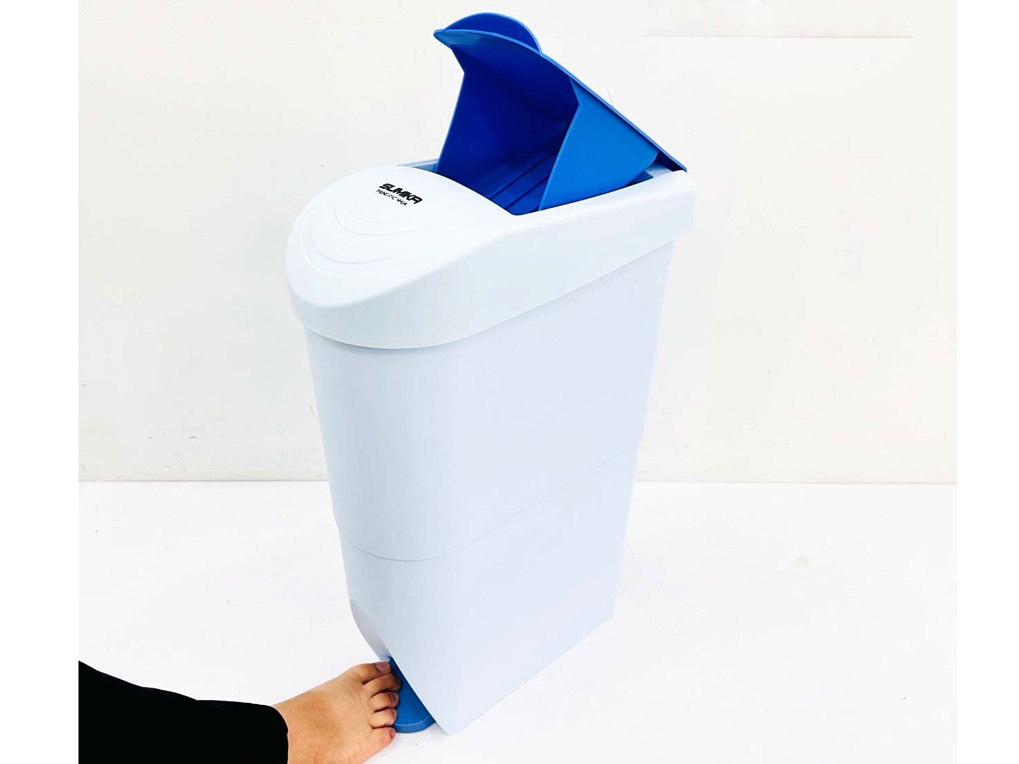 Thùng rác nhựa Toilet Sumika B021 - 21 lít