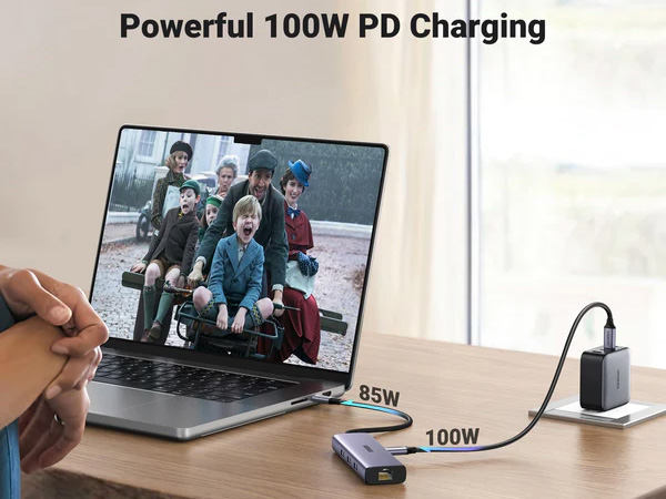 Hub chia USB-C Ugreen 15598 có 1 cổng sạc nhanh
