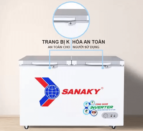 Tủ đông 1 ngăn Sanaky Inverter 360 lít VH-3699A4K được trang bị khóa an toàn