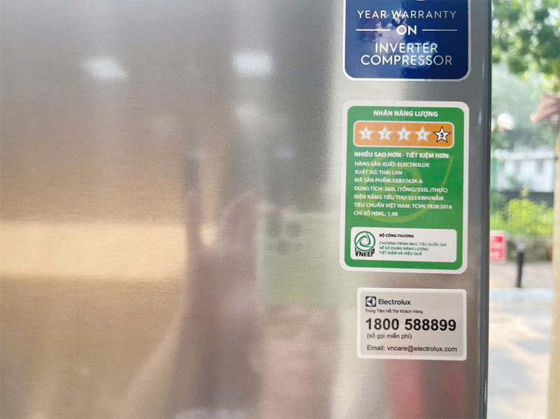Nhãn năng lượng tủ lạnh Electrolux Inverter 335 lít EBB3742K-A