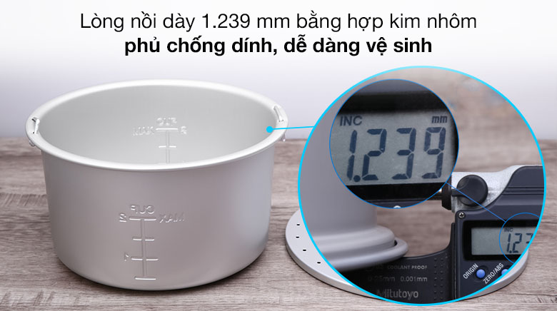 Lòng nồi cơm điện cơ Tiger JNP-1803 được phủ lớp chống dính cao cấp