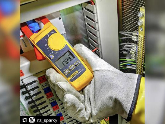 Ampe kìm số điện tử AC/DC Fluke 325