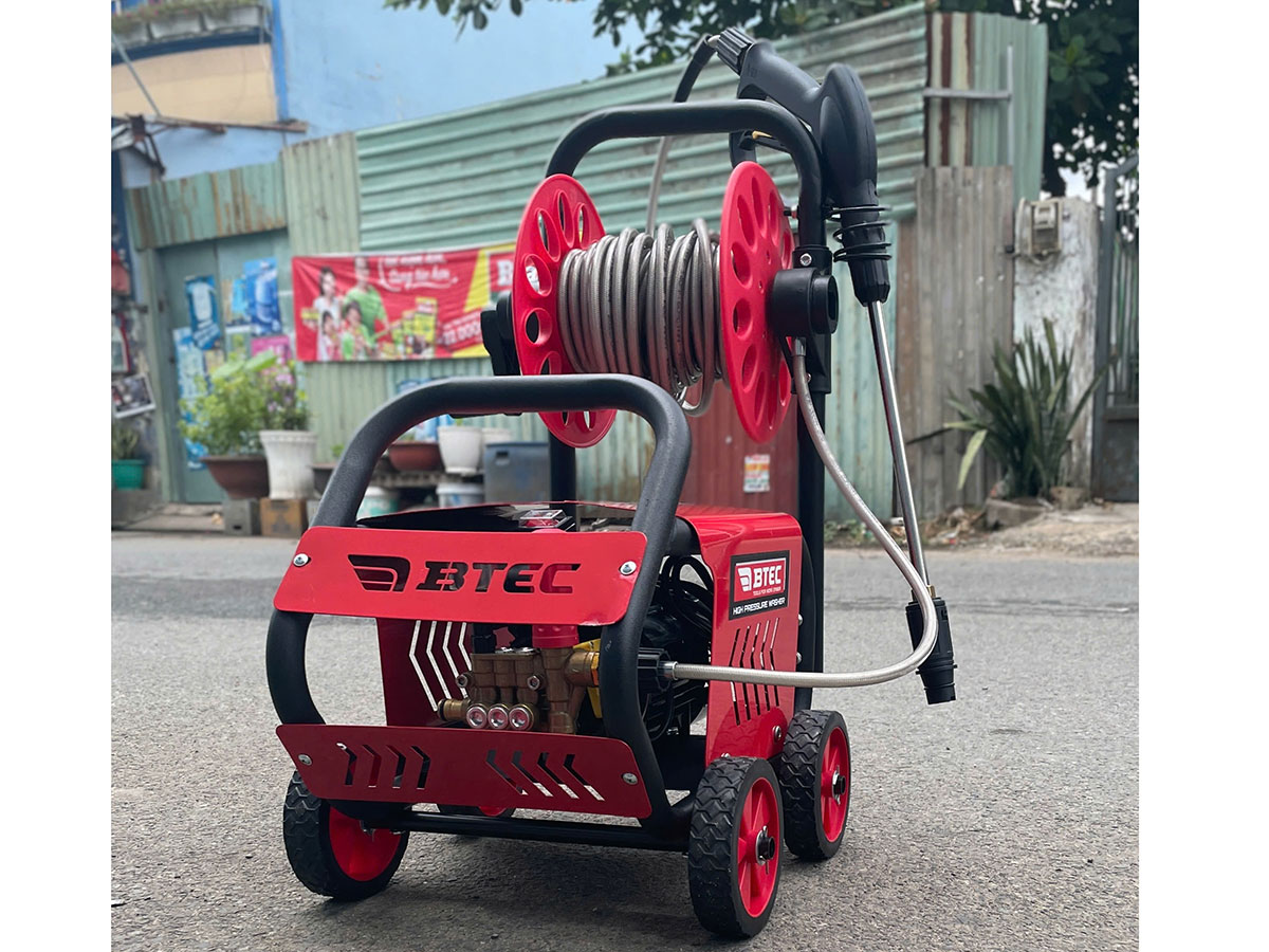 Máy rửa xe 