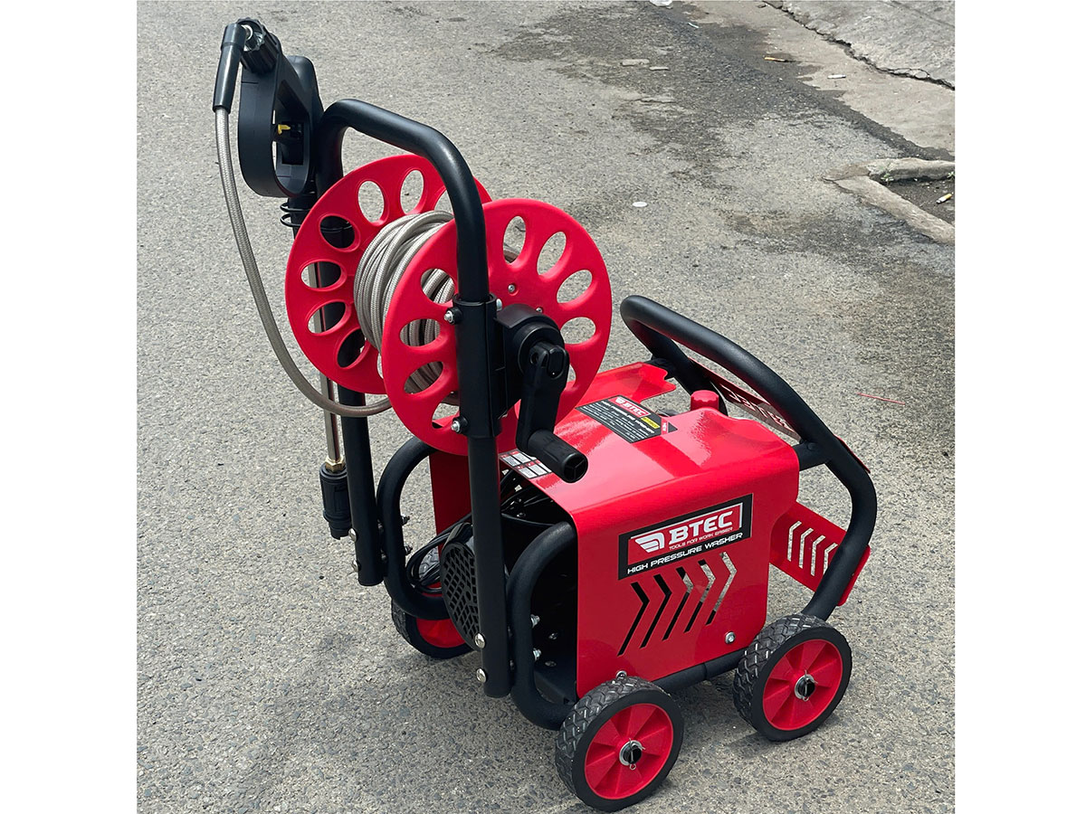 Máy rửa xe Btec  