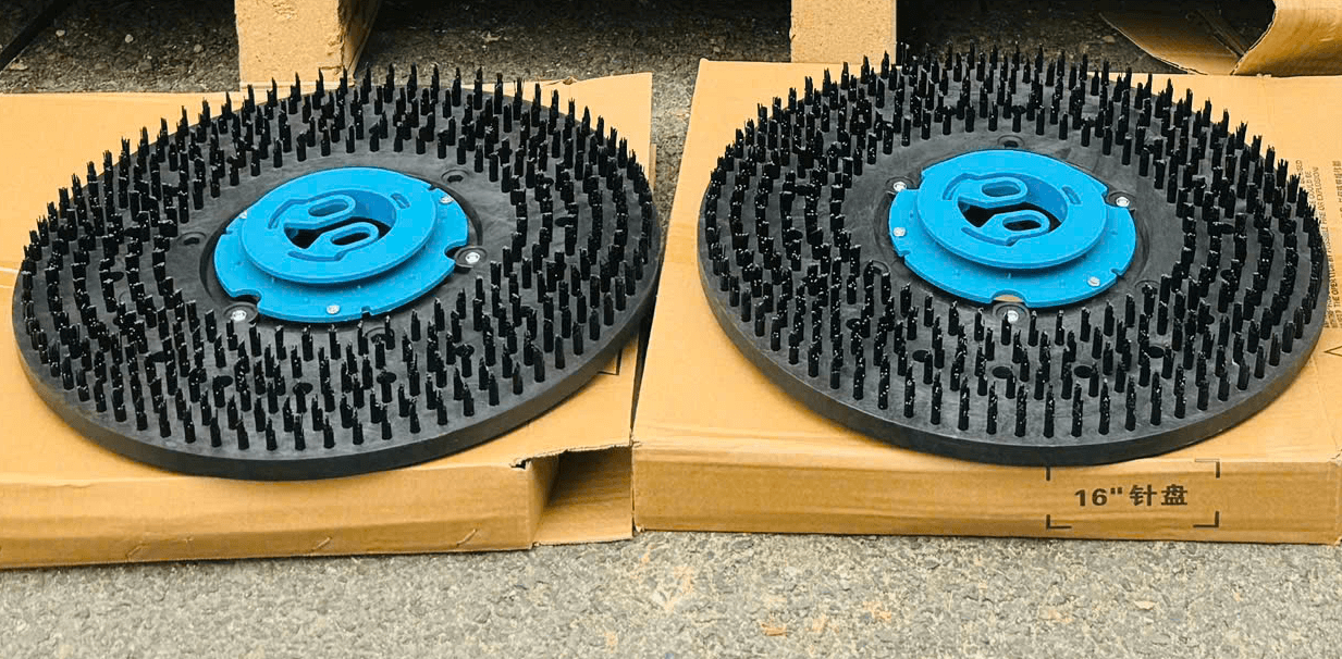 máy chà sàn ngồi lái Kraffer KF150 được trang bị bàn chà sàn lớn