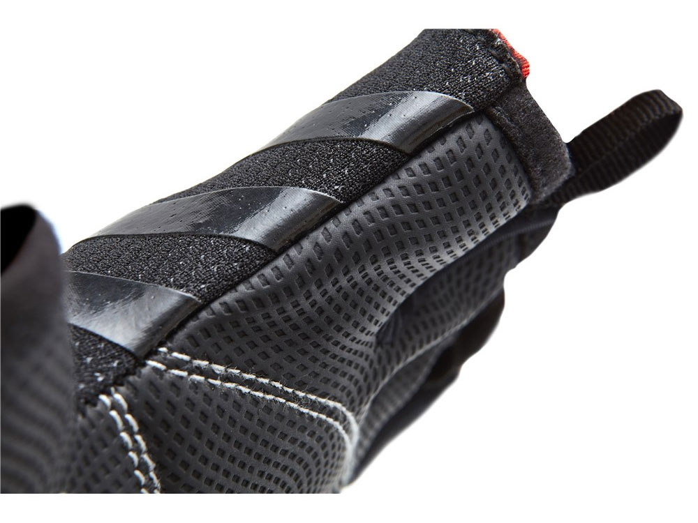 Găng tay thể thao Adidas  