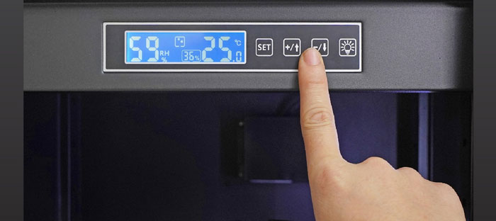 Tủ chống ẩm Fujihome DC-70E có bảng điều khiển hiện đại