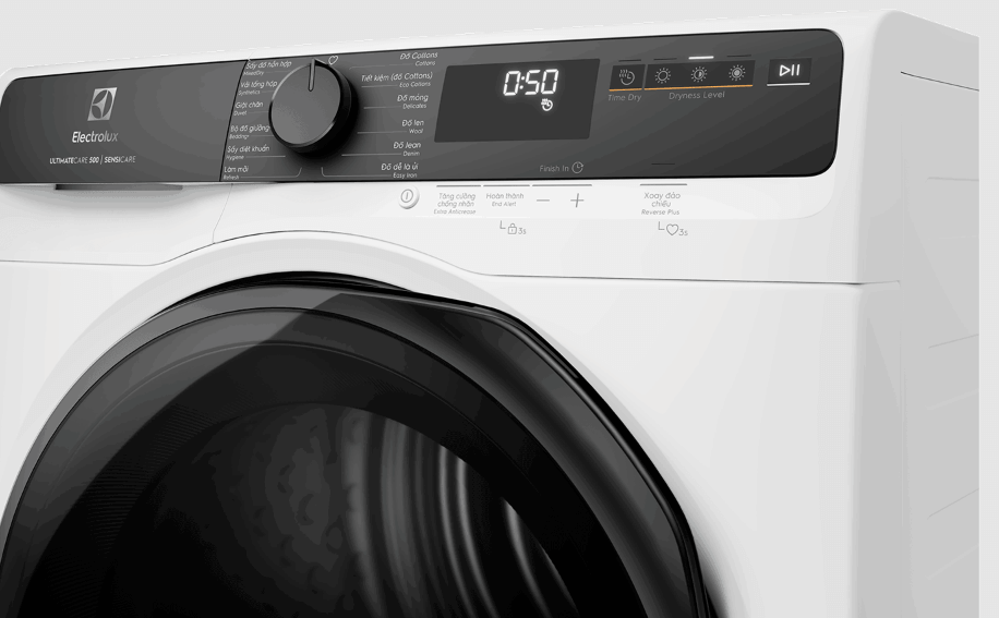 Máy sấy bơm nhiệt Electrolux UltimateCare 8kg EDH803J5WC được trang bị bảng điều khiển hiện đại