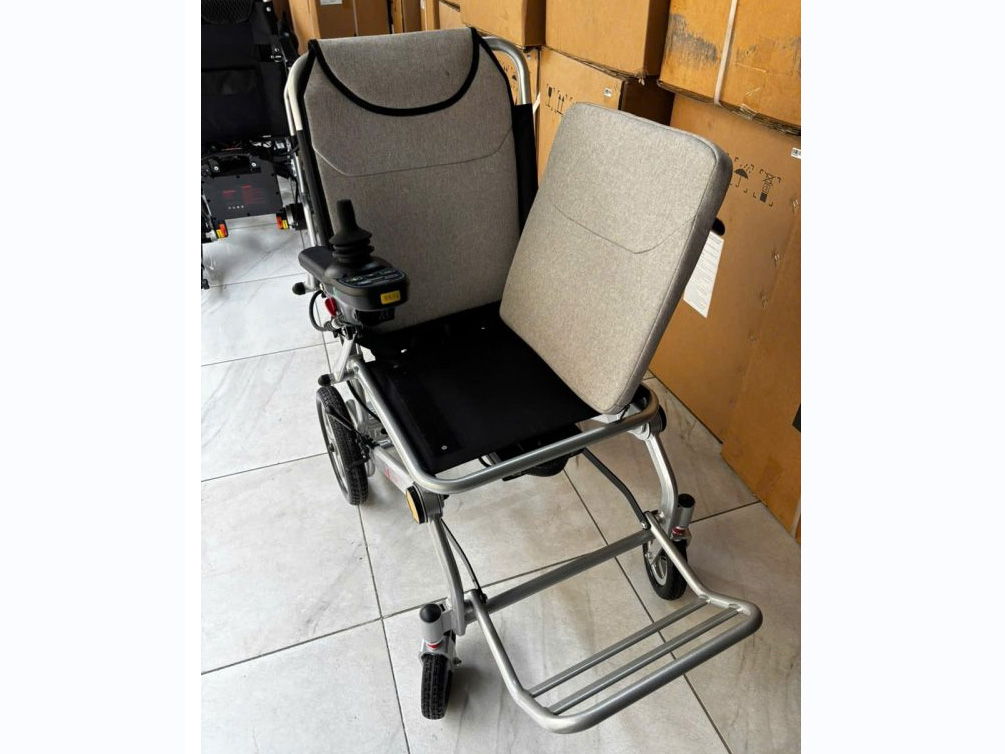 Xe lăn điện gấp gọn Tama SW6000