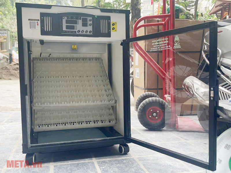 Máy ấp trứng  