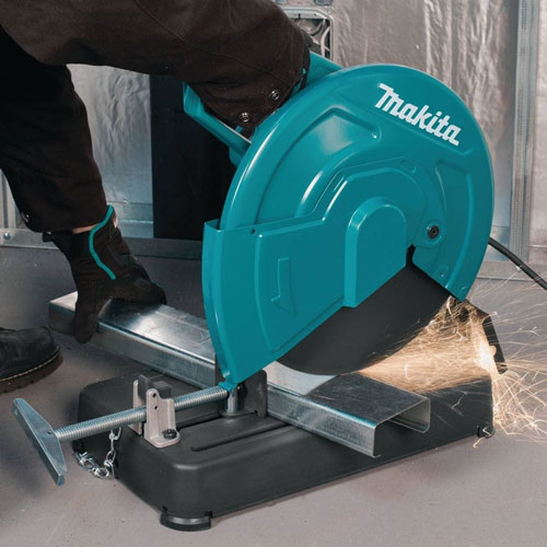 Máy cắt sắt Makita LW1401 vận hành với công suất 2.200W giúp nâng cao hiệu suất công việc