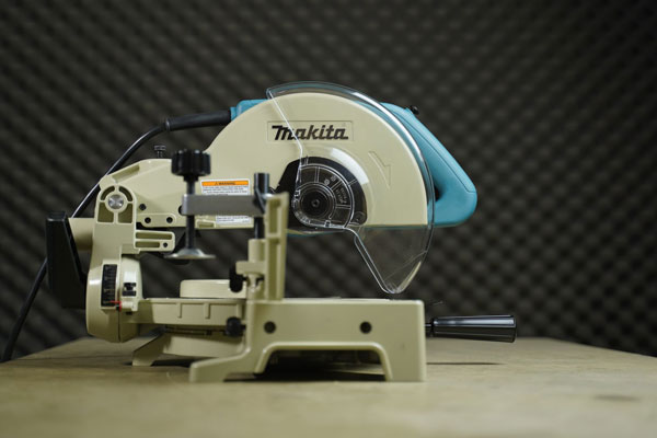 Makita LS1040 có khả năng cắt góc 45 độ, 90 độ