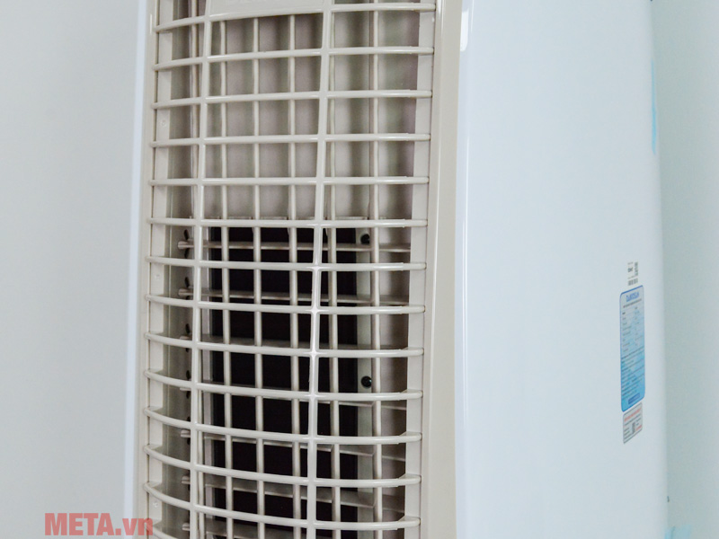 Daikiosan DM106 chỉnh được hướng gió lên xuống, trái phải tự động