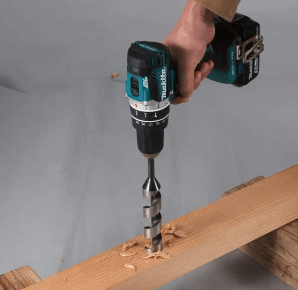 Máy khoan động lực Makita DHP484RTE dễ cầm nắm