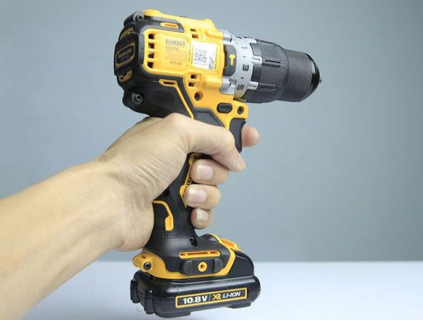 Dewalt DCD706N là thiết bị có chức năng khoan và vặn vít