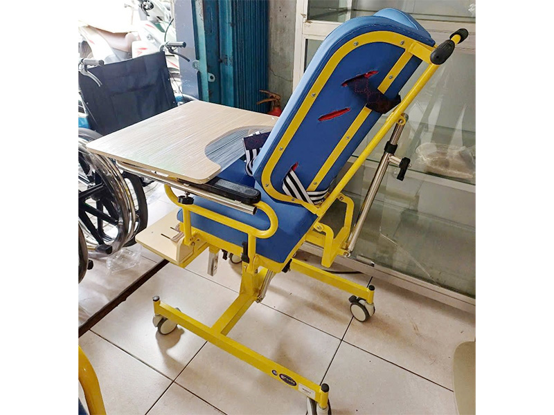 ghế ngồi cho trẻ khuyết tật