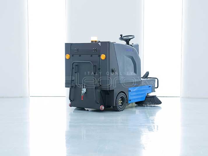 Máy quét rác ngồi lái 