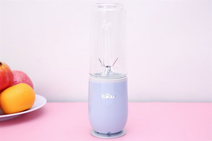 máy xay sinh tố cầm tay Bear LLJ-D04B1 có kiểu dáng hiện đại, sang trọng