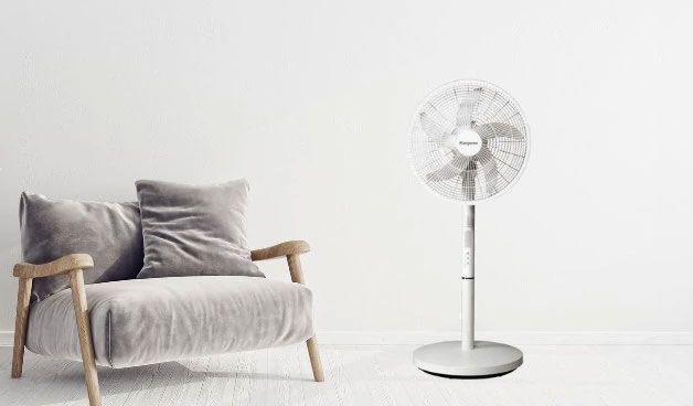 quạt tích điện Kangaroo KG739 có 5 cánh