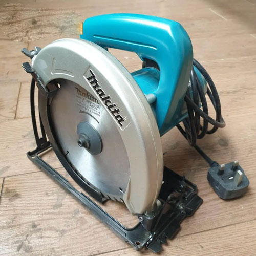 Máy cưa đĩa Makita 5806B có lưỡi cắt sắc bén với đường kính là 185mm
